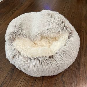 Pawsome Coutour Calming pet bed